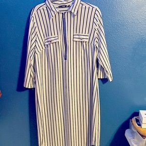 Dark blue strips and white big and beautiful. Does not include belt.